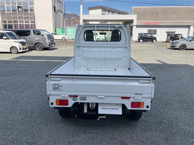 ＮＴ１００クリッパートラック ＧＸ　４ＷＤ　軽トラック　ＡＴ　キーレスエントリー　エアコン　パワーウィンドウ　運転席エアバッグ　助手席エアバッグ　ＣＤ（6枚目）