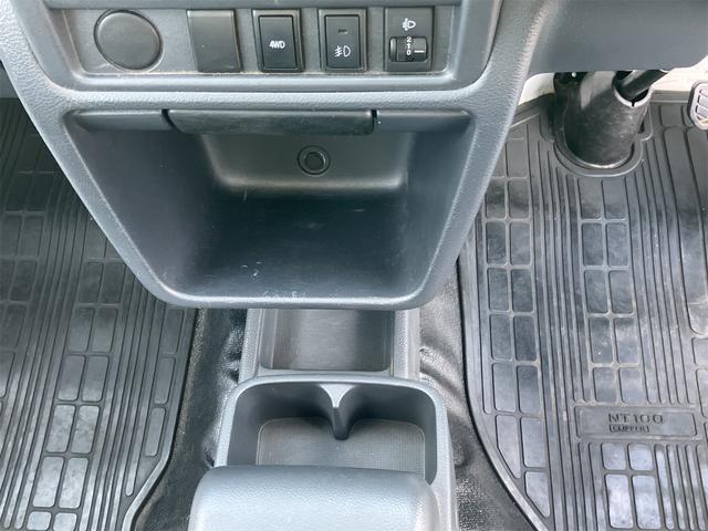 ＮＴ１００クリッパートラック ＧＸ　４ＷＤ　軽トラック　ＡＴ　キーレスエントリー　エアコン　パワーウィンドウ　運転席エアバッグ　助手席エアバッグ　ＣＤ（34枚目）
