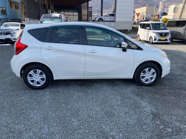 ノート Ｘ　ナビ　レーンアシスト　衝突被害軽減システム　オートライト　スマートキー　アイドリングストップ　電動格納ミラー　ＣＶＴ　盗難防止システム　衝突安全ボディ　ＡＢＳ　ＥＳＣ　エアコン　パワーステアリング（14枚目）