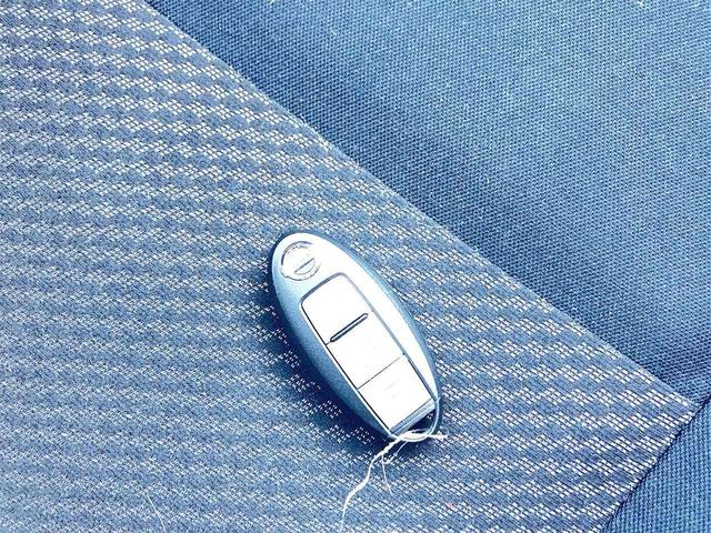 スマートキーシステム＆プッシュエンジンスタートシステム、エンジン始動・停止をワンタッチで行え、キーのロックまでドアノブに触れる事でワンタッチ操作で行うことが出来ます☆