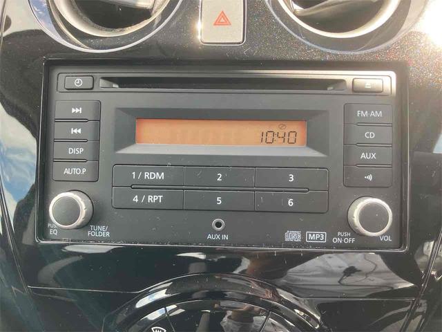 ノート ｅ－パワー　Ｘ　サイドカメラ　クリアランスソナー　レーンアシスト　衝突被害軽減システム　アルミホイール　スマートキー　アイドリングストップ　電動格納ミラー　ＣＶＴ　盗難防止システム　衝突安全ボディ　ＡＢＳ　ＥＳＣ（6枚目）