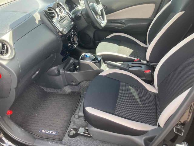 ノート ｅ－パワー　Ｘ　サイドカメラ　クリアランスソナー　レーンアシスト　衝突被害軽減システム　アルミホイール　スマートキー　アイドリングストップ　電動格納ミラー　ＣＶＴ　盗難防止システム　衝突安全ボディ　ＡＢＳ　ＥＳＣ（9枚目）
