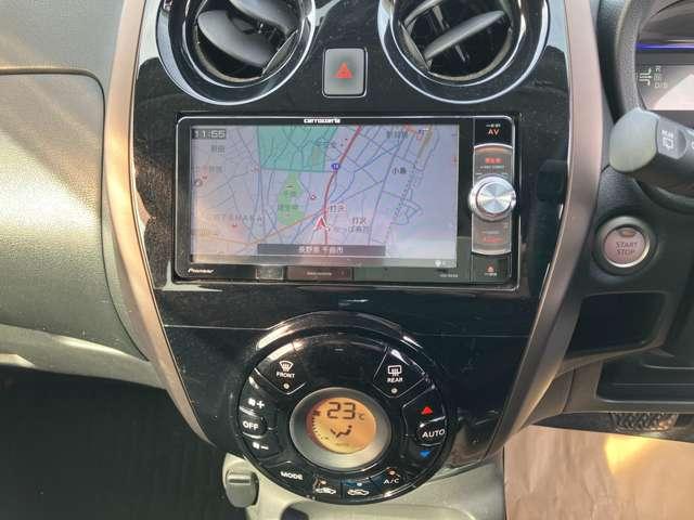 ノート １．２　ｅ－ＰＯＷＥＲ　メダリスト　被害軽減ブレーキ　ＴＶナビ　禁煙　バックモニター　インテリキー　アイドリングストップ　盗難防止装置　ＬＥＤランプ　車線逸脱警報システム　ワンオーナー　キーフリー　アルミホイール　ＥＴＣ　オートエアコン（5枚目）