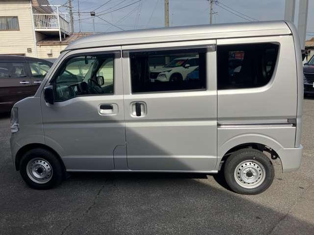 ＮＶ１００クリッパーバン ６６０　ＤＸ　ハイルーフ　４ＷＤ　禁煙車両　助手席エアバック　パートタイム４ＷＤ　キーレスキー　ＥＴＣ付き　ワンセグＴＶ　パワーウィンドー　メモリーナビ　ワンオーナー　ナビ・テレビ　パワステ付き　運転席エアバック　エアコン　ＡＢＳ付き（4枚目）