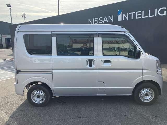 ＮＶ１００クリッパーバン ６６０　ＤＸ　ハイルーフ　４ＷＤ　禁煙車両　助手席エアバック　パートタイム４ＷＤ　キーレスキー　ＥＴＣ付き　ワンセグＴＶ　パワーウィンドー　メモリーナビ　ワンオーナー　ナビ・テレビ　パワステ付き　運転席エアバック　エアコン　ＡＢＳ付き（5枚目）