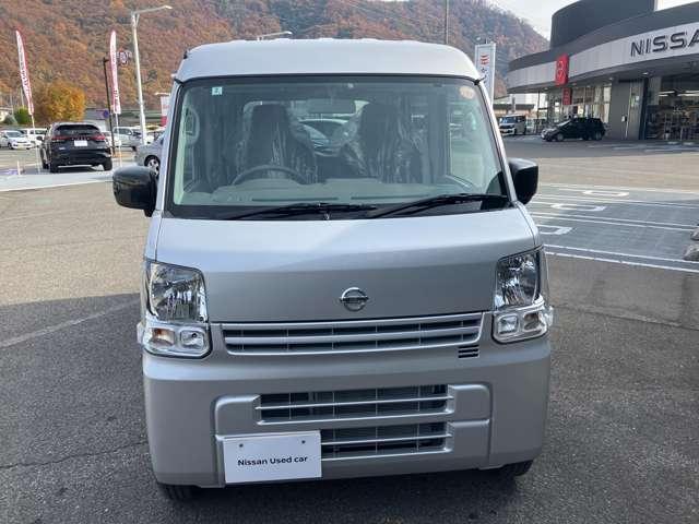 ＮＶ１００クリッパーバン ６６０　ＤＸ　ハイルーフ　４ＷＤ　禁煙車両　助手席エアバック　パートタイム４ＷＤ　キーレスキー　ＥＴＣ付き　ワンセグＴＶ　パワーウィンドー　メモリーナビ　ワンオーナー　ナビ・テレビ　パワステ付き　運転席エアバック　エアコン　ＡＢＳ付き（7枚目）