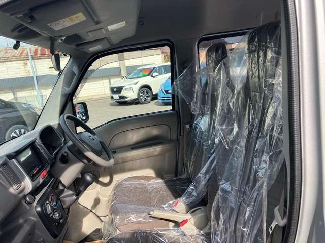 ＮＶ１００クリッパーバン ６６０　ＤＸ　ハイルーフ　４ＷＤ　禁煙車両　助手席エアバック　パートタイム４ＷＤ　キーレスキー　ＥＴＣ付き　ワンセグＴＶ　パワーウィンドー　メモリーナビ　ワンオーナー　ナビ・テレビ　パワステ付き　運転席エアバック　エアコン　ＡＢＳ付き（11枚目）