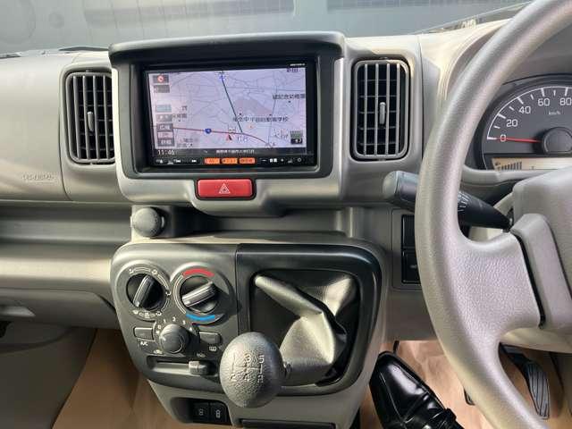 ＮＶ１００クリッパーバン ６６０　ＤＸ　ハイルーフ　４ＷＤ　禁煙車両　助手席エアバック　パートタイム４ＷＤ　キーレスキー　ＥＴＣ付き　ワンセグＴＶ　パワーウィンドー　メモリーナビ　ワンオーナー　ナビ・テレビ　パワステ付き　運転席エアバック　エアコン　ＡＢＳ付き（18枚目）