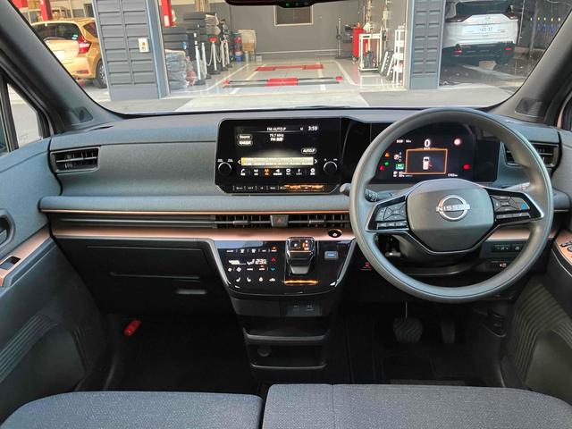 サクラ Ｘ　全周囲カメラ　ナビ　ＴＶ　クリアランスソナー　オートクルーズコントロール　衝突被害軽減システム　オートライト　ＬＥＤヘッドランプ　スマートキー　電動格納ミラー　シートヒーター　ベンチシート　ＣＶＴ（2枚目）