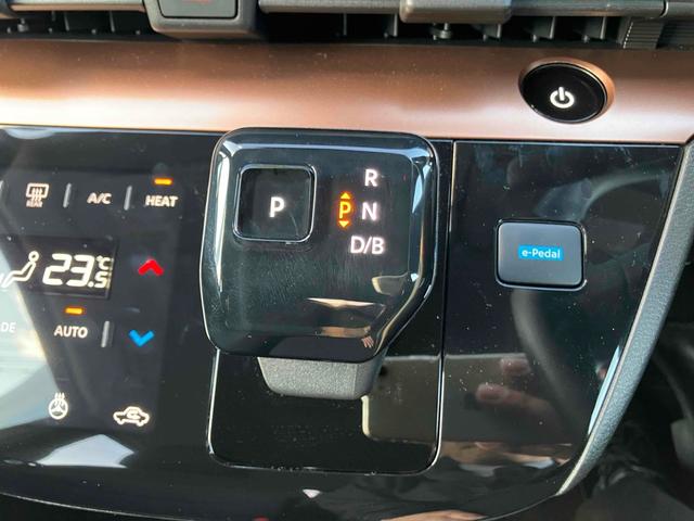 サクラ Ｘ　全周囲カメラ　ナビ　ＴＶ　クリアランスソナー　オートクルーズコントロール　衝突被害軽減システム　オートライト　ＬＥＤヘッドランプ　スマートキー　電動格納ミラー　シートヒーター　ベンチシート　ＣＶＴ（8枚目）