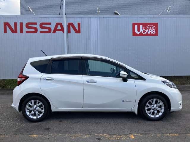 ノート １．２　ｅ－ＰＯＷＥＲ　Ｘ　３６０°カメラ　Ｒカメラ　運転席助手席エアバック　レーンキープ　ＡＵＴＯエアコン　ナビＴＶ　ＡＷ　サイドカメラ　運転席エアバッグ　キーレスエントリー　パワーウィンドウ　パワステ　メモリーナビ　ＡＢＳ（6枚目）