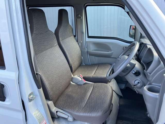 ＮＶ１００クリッパーバン ６６０　ＤＸ　助手席エアバック　パートタイム４ＷＤ　キーレスキー　パワステ付き　運転席エアバック　エアコン　ＡＢＳ付き　インテリジェントエマージェンシーブレーキ（7枚目）