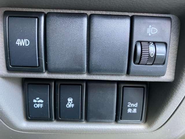 ＮＶ１００クリッパーバン ６６０　ＤＸ　助手席エアバック　パートタイム４ＷＤ　キーレスキー　パワステ付き　運転席エアバック　エアコン　ＡＢＳ付き　インテリジェントエマージェンシーブレーキ（13枚目）