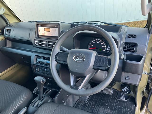 ハイゼットトラック ジャンボエクストラ 4WD 軽トラック 衝突被害軽減システム クリアランスソナー スマートキー アイドリングストップ 電動格納ミラー ESC エアコン パワーウィンドウ 運転席エアバッグ CD(2枚目)