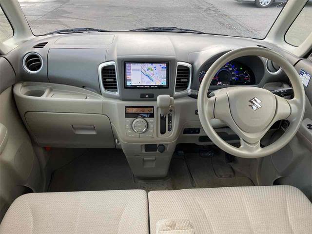 スペーシア Ｔ　４ＷＤ　バックカメラ　両側スライド・片側電動　ナビ　オートライト　アイドリングストップ　電動格納ミラー　シートヒーター　ベンチシート　ＣＶＴ　盗難防止システム　ＡＢＳ　ＣＤ　ＵＳＢ　アルミホイール（2枚目）