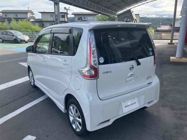 デイズ ハイウェイスター　Ｘ　全周囲カメラ　ナビ　ＴＶ　レーンアシスト　衝突被害軽減システム　オートマチックハイビーム　オートライト　ＨＩＤ　スマートキー　アイドリングストップ　電動格納ミラー　ベンチシート　ＣＶＴ（17枚目）