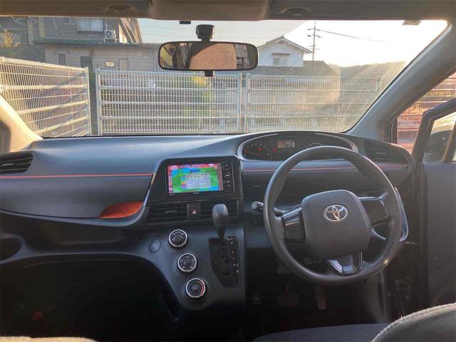 シエンタ Ｘ　Ｖパッケージ　４ＷＤ　ＥＴＣ　ナビ　ＴＶ　両側スライドドア　キーレスエントリー　３列シート　ＣＶＴ　ＣＤ　ＵＳＢ　衝突安全ボディ　ＡＢＳ　ＥＳＣ　エアコン　パワーステアリング　パワーウィンドウ　運転席エアバッグ（2枚目）