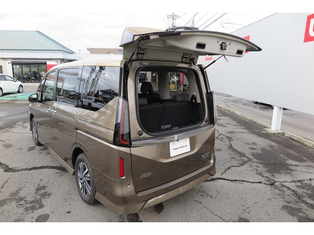 セレナ e-4ORCE ハイウェイスターV(9枚目)