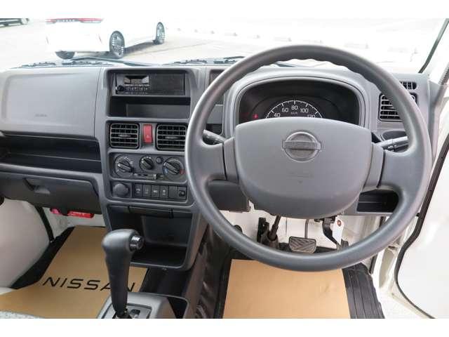 NT100クリッパートラック DX セーフティパッケージ 4WD 軽トラック 三方開 AT 衝突被害軽減システム レーンアシスト ESC エアコン 運転席エアバッグ 助手席エアバッグ(7枚目)