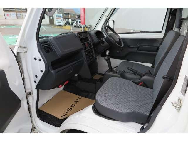 NT100クリッパートラック DX セーフティパッケージ 4WD 軽トラック 三方開 AT 衝突被害軽減システム レーンアシスト ESC エアコン 運転席エアバッグ 助手席エアバッグ(9枚目)