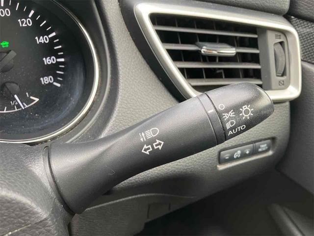 エクストレイル ２０Ｘ　ハイブリッド　エマージェンシーブレーキＰ　４ＷＤ　ドライブレコーダー　ＥＴＣ　全周囲カメラ　クリアランスソナー　オートクルーズコントロール　衝突被害軽減システム　ナビ　オートライト　ＬＥＤヘッドランプ　アルミホイール　スマートキー（7枚目）