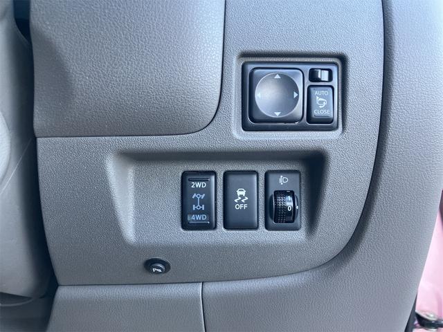 マーチ Ｘ　ＦＯＵＲ　Ｖセレクション　４ＷＤ　バックカメラ　ナビ　クリアランスソナー　オートライト　スマートキー　電動格納ミラー　ＣＶＴ　盗難防止システム　衝突安全ボディ　ＡＢＳ　ＥＳＣ　エアコン　パワーステアリング　パワーウィンドウ（9枚目）