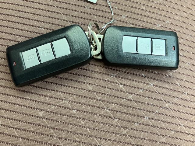 �X�}�[�g�L�[�V�X�e�����v�b�V���G���W���X�^�[�g�V�X�e���A�G���W���n���E��~�������^�b�`�ōs���A�L�[�̃��b�N�܂Ńh�A�m�u�ɐG��鎖�Ń����^�b�`����ōs�����Ƃ��o���܂���