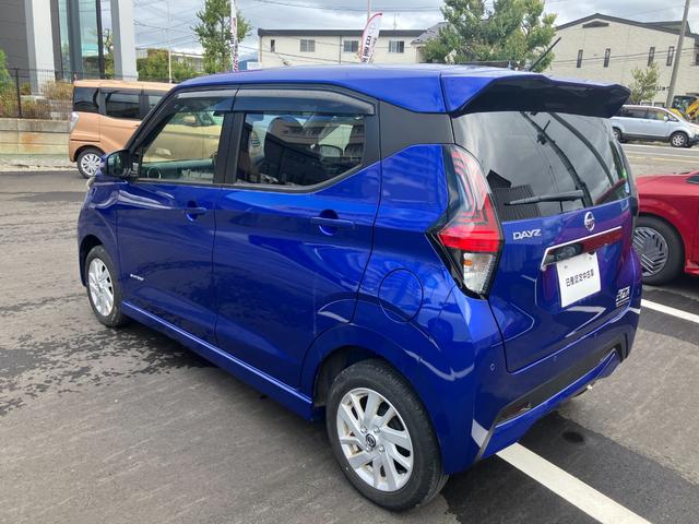 デイズ ハイウェイスター　Ｘ　４ＷＤ　クリアランスソナー　衝突被害軽減システム　ＬＥＤヘッドランプ　スマートキー　シートヒーター　ベンチシート　ＣＶＴ　盗難防止システム　ＡＢＳ　ＥＳＣ　アルミホイール　衝突安全ボディ　エアコン（3枚目）