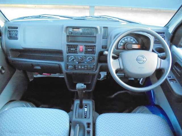 NT100クリッパートラック 660 DX セーフティパッケージ 4WD インテリジェントエマージェンシーブレーキ パワーウィンドウ キーレスエントリー 禁煙車 助手席エアバッグ 切替式4WD 車線逸脱警報 エアバッグ エアコン ABS パワーステアリング(3枚目)