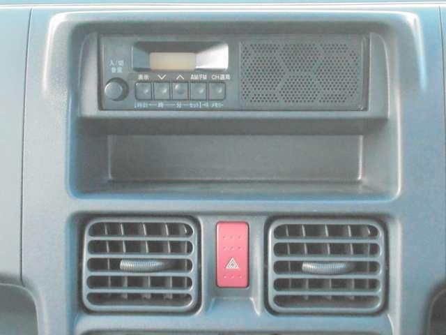 NT100クリッパートラック 660 DX セーフティパッケージ 4WD インテリジェントエマージェンシーブレーキ パワーウィンドウ キーレスエントリー 禁煙車 助手席エアバッグ 切替式4WD 車線逸脱警報 エアバッグ エアコン ABS パワーステアリング(4枚目)