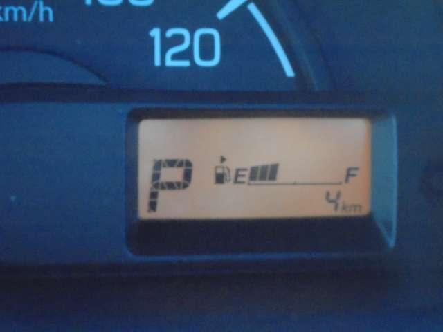 NT100クリッパートラック 660 DX セーフティパッケージ 4WD インテリジェントエマージェンシーブレーキ パワーウィンドウ キーレスエントリー 禁煙車 助手席エアバッグ 切替式4WD 車線逸脱警報 エアバッグ エアコン ABS パワーステアリング(8枚目)