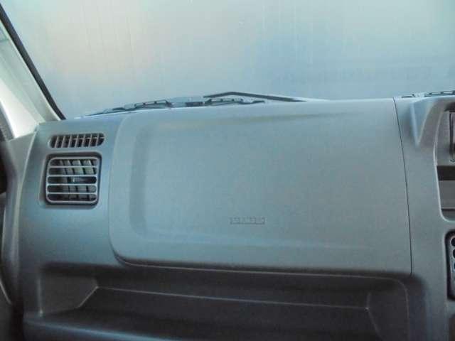 NT100クリッパートラック 660 DX セーフティパッケージ 4WD インテリジェントエマージェンシーブレーキ パワーウィンドウ キーレスエントリー 禁煙車 助手席エアバッグ 切替式4WD 車線逸脱警報 エアバッグ エアコン ABS パワーステアリング(12枚目)