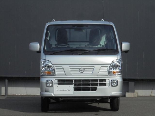 ＮＴ１００クリッパートラック ＧＸ　４ＷＤ　軽トラック　ＡＴ　衝突被害軽減システム　クリアランスソナー　レーンアシスト　キーレスエントリー　アイドリングストップ　電動格納ミラー　ＥＳＣ　エアコン　運転席エアバッグ　助手席エアバッグ　ＣＤ（12枚目）