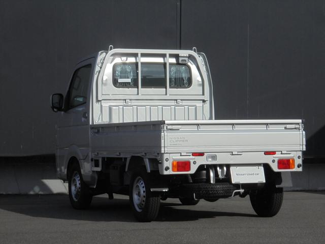 ＮＴ１００クリッパートラック ＧＸ　４ＷＤ　軽トラック　ＡＴ　衝突被害軽減システム　クリアランスソナー　レーンアシスト　キーレスエントリー　アイドリングストップ　電動格納ミラー　ＥＳＣ　エアコン　運転席エアバッグ　助手席エアバッグ　ＣＤ（16枚目）