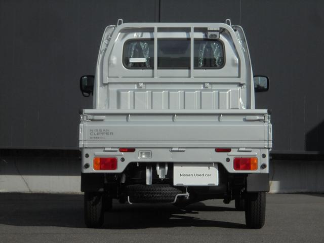 ＮＴ１００クリッパートラック ＧＸ　４ＷＤ　軽トラック　ＡＴ　衝突被害軽減システム　クリアランスソナー　レーンアシスト　キーレスエントリー　アイドリングストップ　電動格納ミラー　ＥＳＣ　エアコン　運転席エアバッグ　助手席エアバッグ　ＣＤ（17枚目）