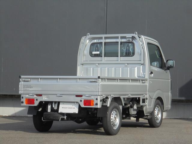 ＮＴ１００クリッパートラック ＧＸ　４ＷＤ　軽トラック　ＡＴ　衝突被害軽減システム　クリアランスソナー　レーンアシスト　キーレスエントリー　アイドリングストップ　電動格納ミラー　ＥＳＣ　エアコン　運転席エアバッグ　助手席エアバッグ　ＣＤ（18枚目）