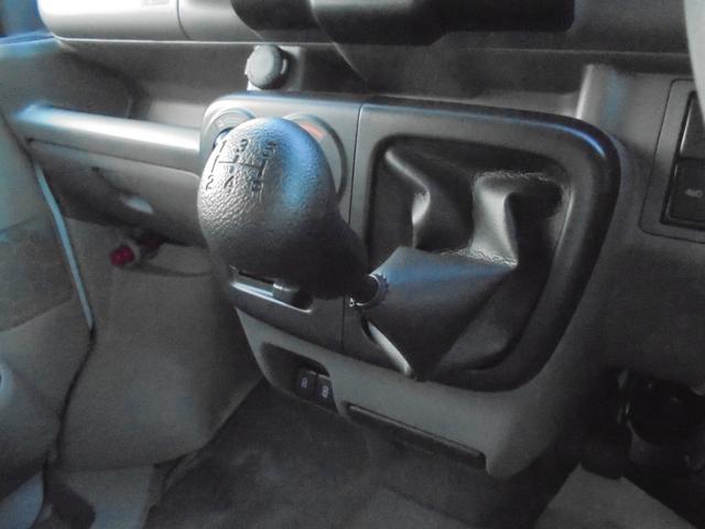 NV100クリッパーバン DX 4WD 5速マニュアル エアコン パワ-ウインド パワーステアリング ESC 衝突軽減ブレーキ 横滑り防止 ハイビームアシスト オートライト USB充電 Wエアバッグ ソナー(12枚目)