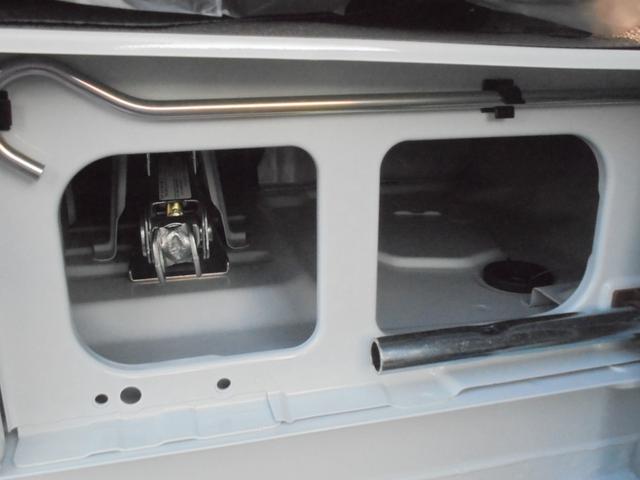 NV100クリッパーバン DX 4WD 5速マニュアル エアコン パワ-ウインド パワーステアリング ESC 衝突軽減ブレーキ 横滑り防止 ハイビームアシスト オートライト USB充電 Wエアバッグ ソナー(19枚目)