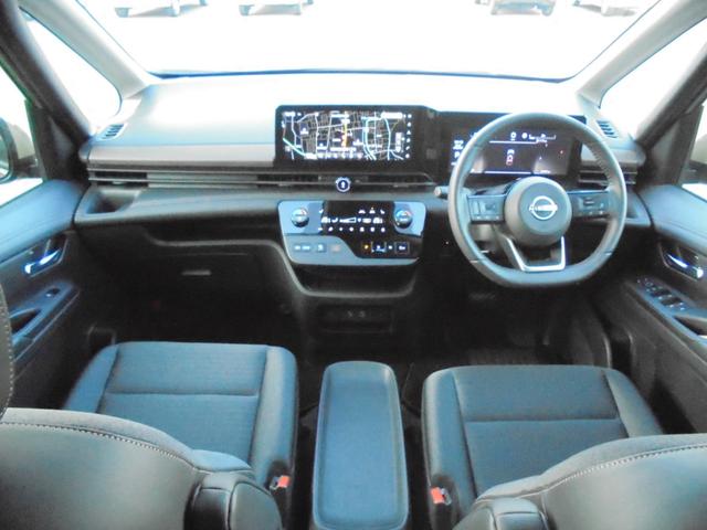 セレナ ｅ－４ＯＲＣＥ　ハイウェイスターＶ　４ＷＤ　全周囲カメラ　ナビ　ＴＶ　クリアランスソナー　オートクルーズコントロール　レーンアシスト　自動駐車システム　衝突被害軽減システム　両側電動スライドドア　オートマチックハイビーム　オートライト（2枚目）