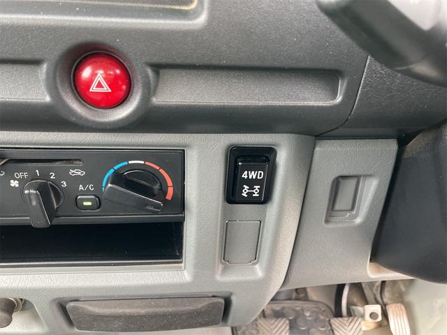 クリッパートラック ＤＸ　４ＷＤ　ＭＴ　ＡＢＳ　エアコン　パワーステアリング　運転席エアバッグ（4枚目）