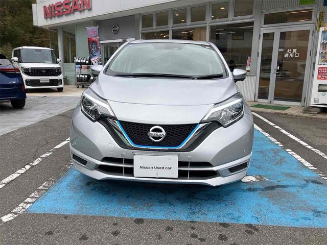 ノート ｅ－パワー　Ｘ　ＦＯＵＲ　４ＷＤ　全周囲カメラ　ナビ　ＴＶ　クリアランスソナー　レーンアシスト　衝突被害軽減システム　アルミホイール　オートライト　スマートキー　盗難防止システム　衝突安全ボディ　ＡＢＳ　バックビューモニター（12枚目）