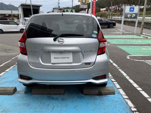 ノート ｅ－パワー　Ｘ　ＦＯＵＲ　４ＷＤ　全周囲カメラ　ナビ　ＴＶ　クリアランスソナー　レーンアシスト　衝突被害軽減システム　アルミホイール　オートライト　スマートキー　盗難防止システム　衝突安全ボディ　ＡＢＳ　バックビューモニター（16枚目）