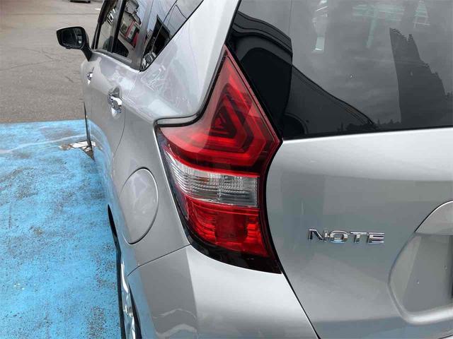 ノート ｅ－パワー　Ｘ　ＦＯＵＲ　４ＷＤ　全周囲カメラ　ナビ　ＴＶ　クリアランスソナー　レーンアシスト　衝突被害軽減システム　アルミホイール　オートライト　スマートキー　盗難防止システム　衝突安全ボディ　ＡＢＳ　バックビューモニター（25枚目）