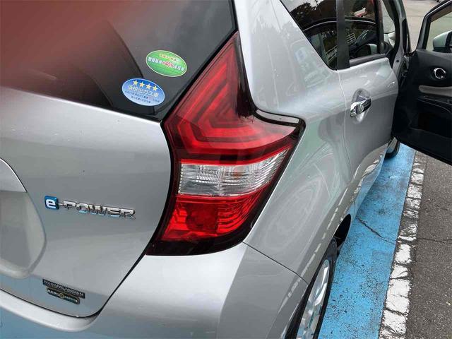 ノート ｅ－パワー　Ｘ　ＦＯＵＲ　４ＷＤ　全周囲カメラ　ナビ　ＴＶ　クリアランスソナー　レーンアシスト　衝突被害軽減システム　アルミホイール　オートライト　スマートキー　盗難防止システム　衝突安全ボディ　ＡＢＳ　バックビューモニター（26枚目）