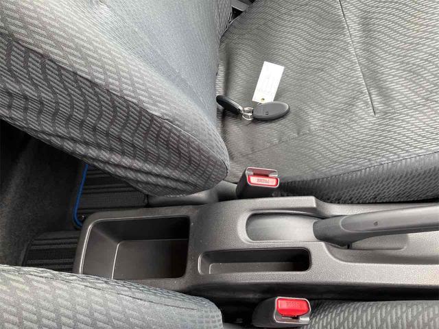 ノート ｅ－パワー　Ｘ　ＦＯＵＲ　４ＷＤ　全周囲カメラ　ナビ　ＴＶ　クリアランスソナー　レーンアシスト　衝突被害軽減システム　アルミホイール　オートライト　スマートキー　盗難防止システム　衝突安全ボディ　ＡＢＳ　バックビューモニター（39枚目）