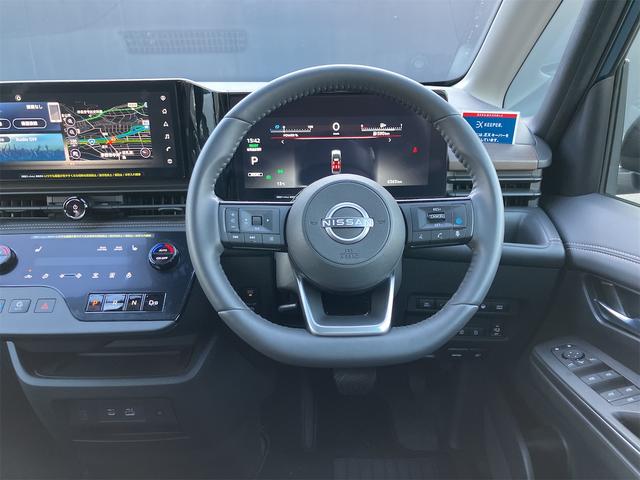 セレナ ｅ－４ＯＲＣＥ　ハイウェイスターＶ　４ＷＤ　全周囲カメラ　ナビ　クリアランスソナー　オートクルーズコントロール　パークアシスト　衝突被害軽減システム　両側電動スライドドア　ＬＥＤヘッドランプ　スマートキー　シートヒーター　３列シート（3枚目）