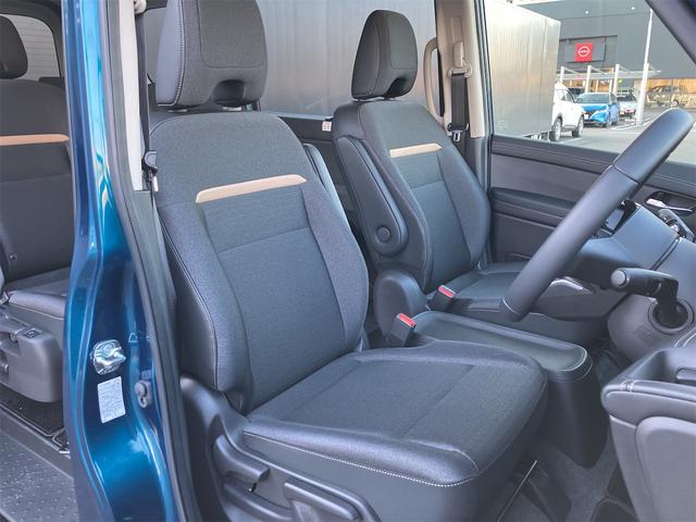 セレナ ｅ－４ＯＲＣＥ　ハイウェイスターＶ　４ＷＤ　全周囲カメラ　ナビ　クリアランスソナー　オートクルーズコントロール　パークアシスト　衝突被害軽減システム　両側電動スライドドア　ＬＥＤヘッドランプ　スマートキー　シートヒーター　３列シート（11枚目）