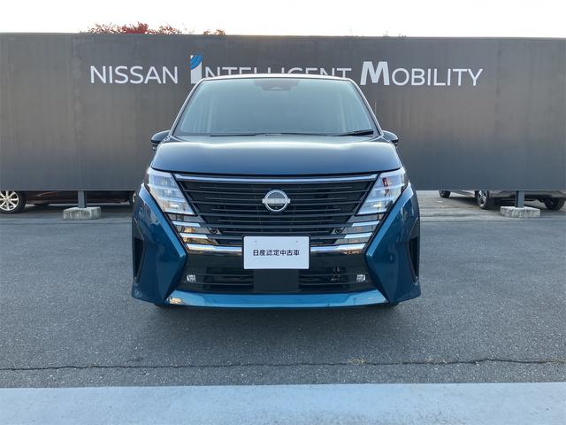 セレナ ｅ－４ＯＲＣＥ　ハイウェイスターＶ　４ＷＤ　全周囲カメラ　ナビ　クリアランスソナー　オートクルーズコントロール　パークアシスト　衝突被害軽減システム　両側電動スライドドア　ＬＥＤヘッドランプ　スマートキー　シートヒーター　３列シート（12枚目）