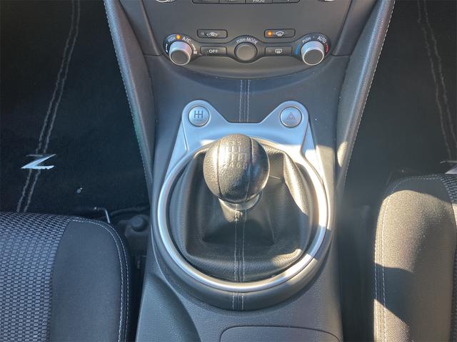 フェアレディZ バージョンS ETC バックカメラ ナビ MT HID スマートキー アルミホイール 盗難防止システム 衝突安全ボディ ABS ESC CD エアコン パワーステアリング パワーウィンドウ(8枚目)