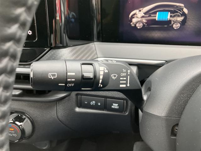 ノート Ｘ　ＦＯＵＲ　４ＷＤ　ＥＴＣ　バックカメラ　ナビ　ＴＶ　クリアランスソナー　衝突被害軽減システム　オートマチックハイビーム　オートライト　スマートキー　電動格納ミラー　シートヒーター　ＣＶＴ　盗難防止システム（9枚目）